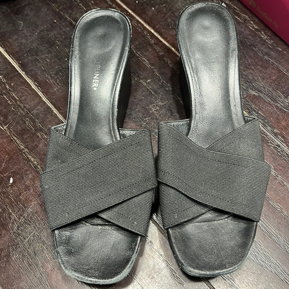 Donald Pliner sandle